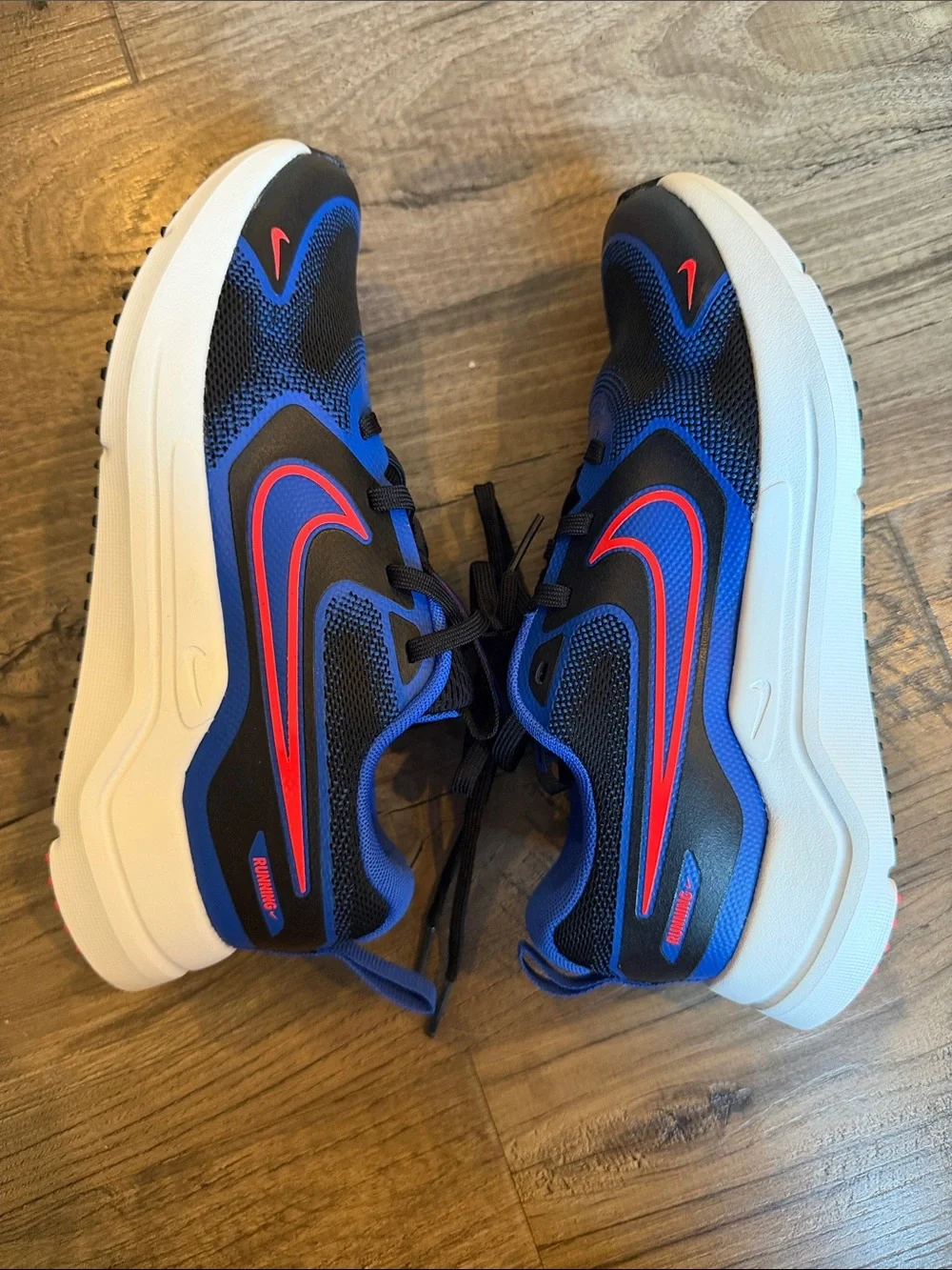 Nike Kids Cosmic Runners Blue and Black Sneakers with Red Swoosh (size 4)